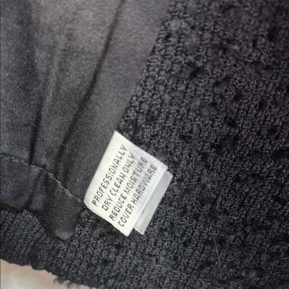 🥽 St. John Black knit Blazer with Fringe and Floral Accents buttons - Picture 6 of 6